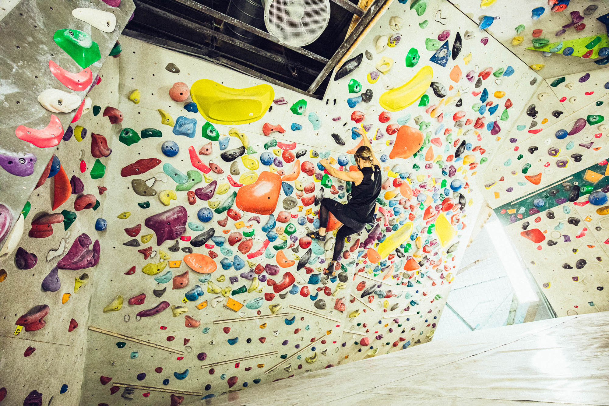 Export x3 5D4 1191 Bouldering Sarah & Vanessa Gaswerk 2020